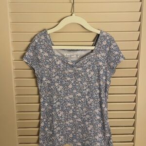 Abercrombie Kids Blue and White Floral Short Sleeve Top